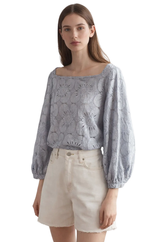 Damenbluse mit Lochmuster